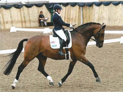 Suzanna Hext riding a horse at a show event Suzanna Hext riding a horse at a show event