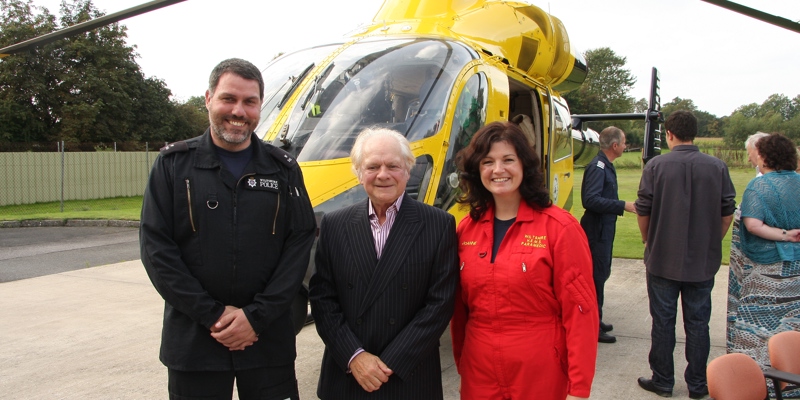 David Jason photographed with a pilot and paramedic